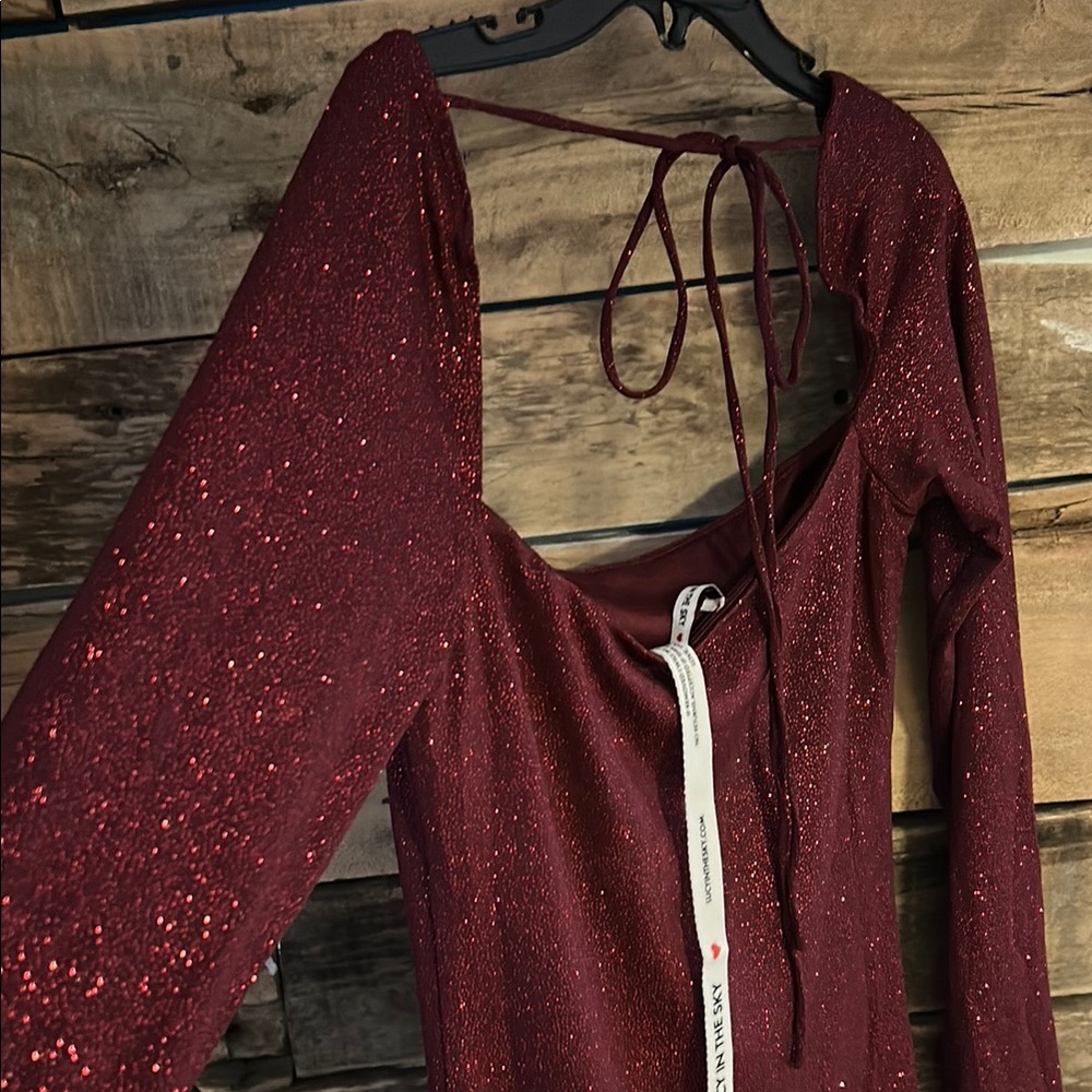 Elegant Red Glitter Dress - Picture 3 of 3